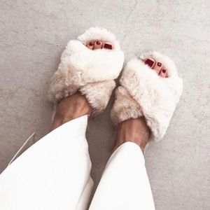 NWT Emu slippers
